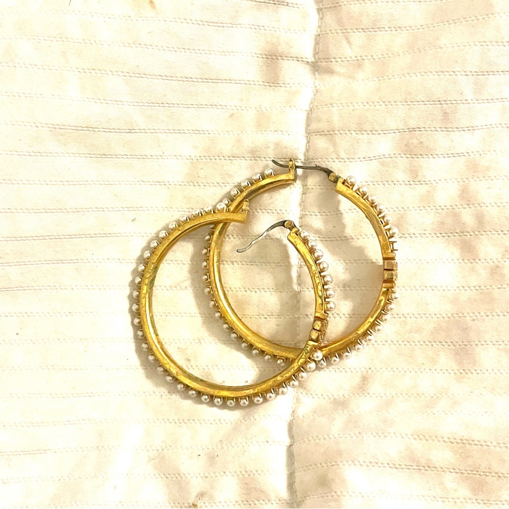 Tory Burch- Britten Pearl Hoop Earrings set in Gold. EUC. - Picture 3 of 5